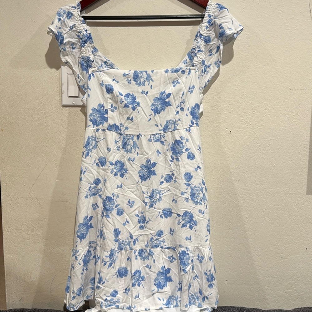 Brand new blue and white floral hollister dress
